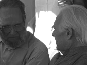 Kinaesthetics in der Pflege: Dr.Carl Hugo Breuer und Pastor Norbert Schulz im Gespräch über Pflegequalität und lebenslanges Lernen